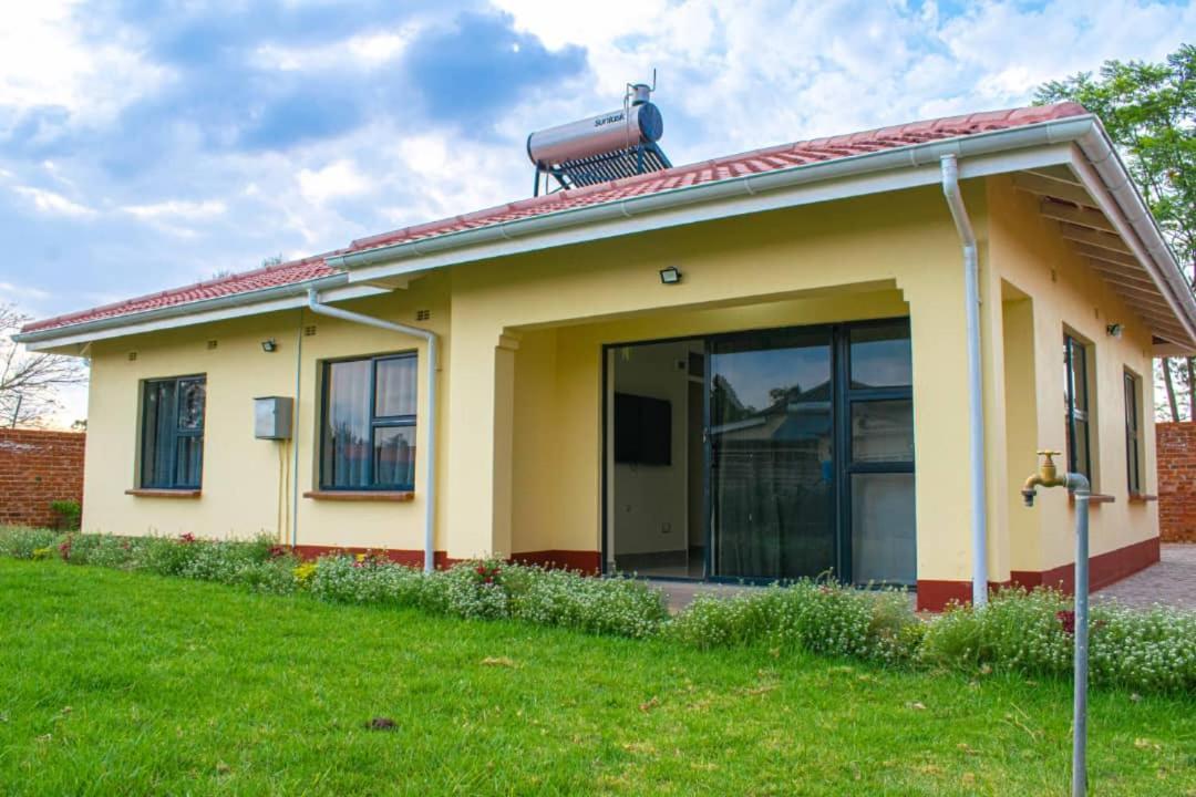 Lynm Residence Хараре Екстериор снимка
