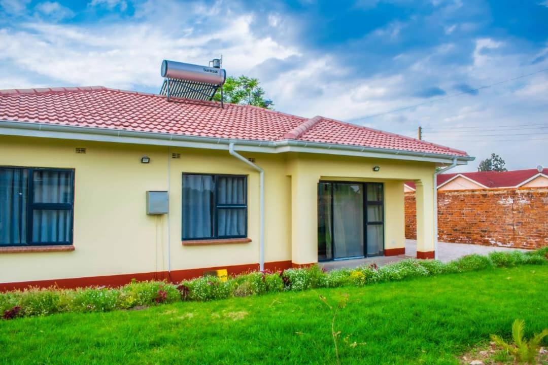 Lynm Residence Хараре Екстериор снимка