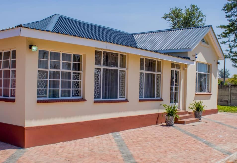 Lynm Residence Хараре Екстериор снимка