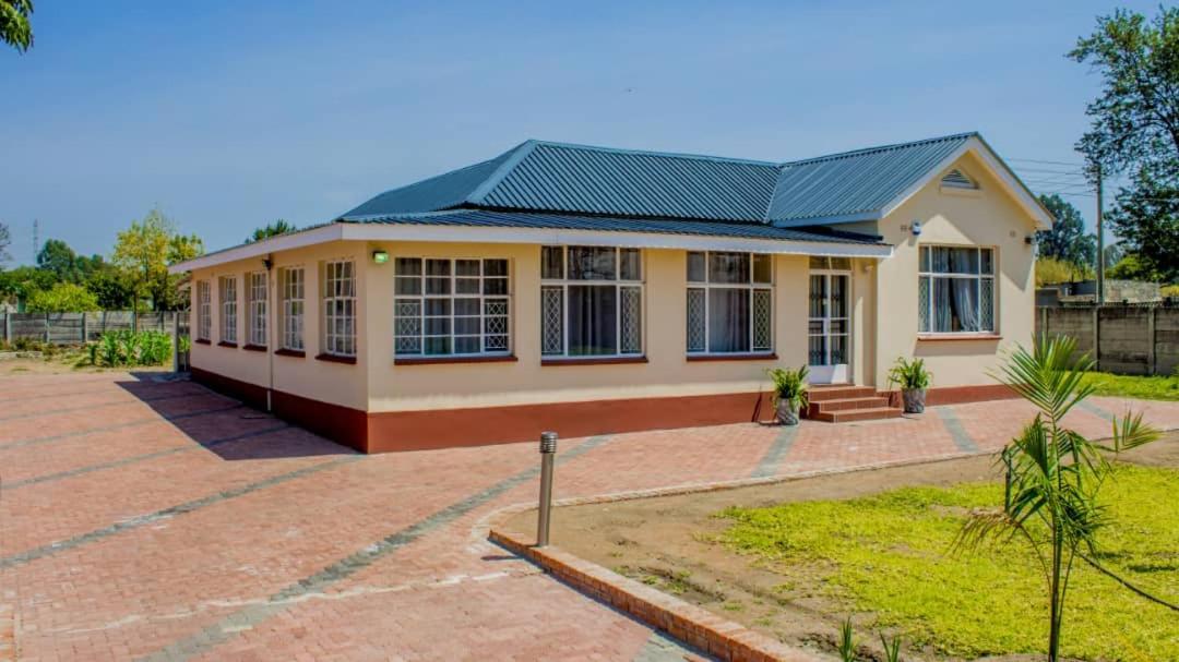 Lynm Residence Хараре Екстериор снимка