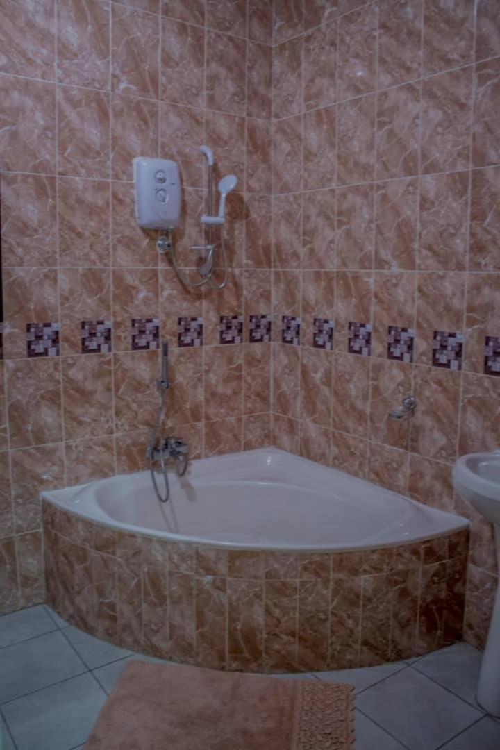 Lynm Residence Хараре Екстериор снимка
